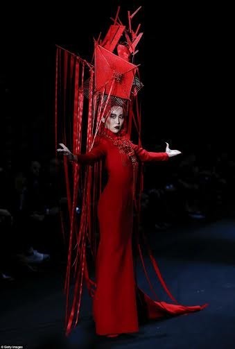 Kinh dị show thời trang “đẫm máu” ở Trung Quốc ảnh 15