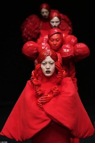 Kinh dị show thời trang “đẫm máu” ở Trung Quốc ảnh 7
