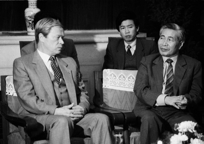 Nguyễn Cơ Thạch tiếp I.A. Rogachoc - Thứ trưởng Ngoại giao Liên Xô ngày 27/11/1988