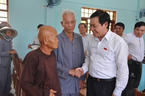 Vương Đình Huệ thăm hỏi đời sống người dân xã đảo Nhơn Châu