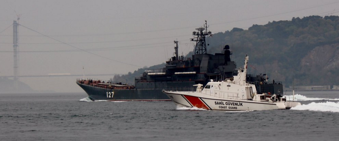 Tàu Thổ Nhĩ Kỳ bao vây tàu Nga ở eo biển Bosporus ảnh 4