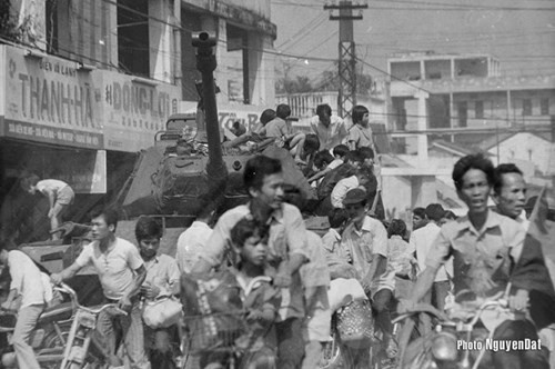 Khoảnh khắc chân thật Sài Gòn ngày Giải phóng ảnh 31