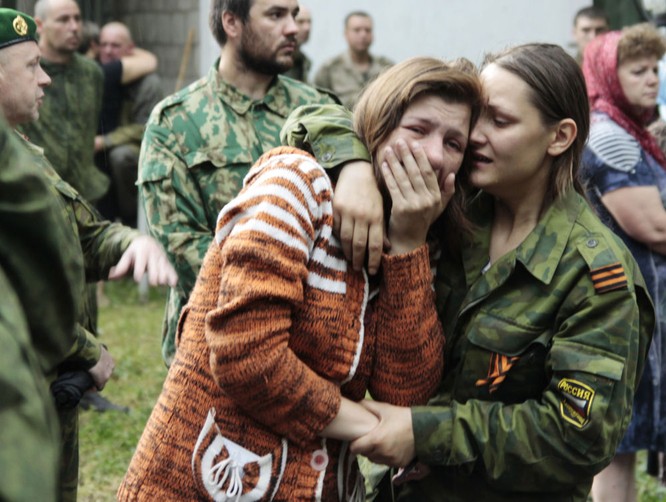 Xung đột Ukraine: Những hình ảnh 'hơn vạn lời nói' ảnh 9