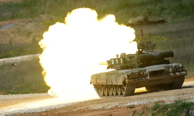 Video: Cận cảnh “xe tăng bay” T-80 ảnh 1