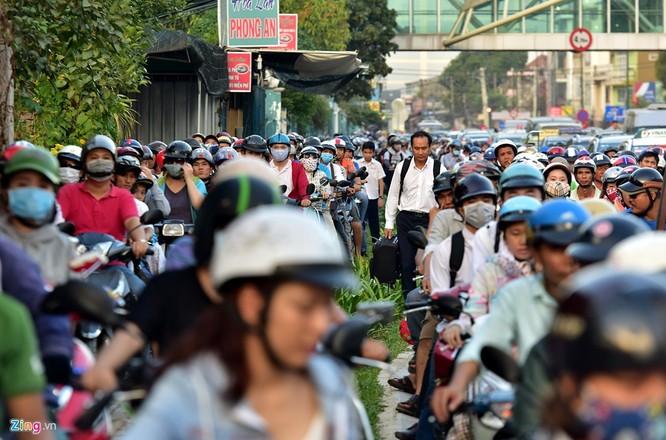 Tp.HCM: Nhiều người chạy bộ tới sân bay Tân Sơn Nhất ảnh 11