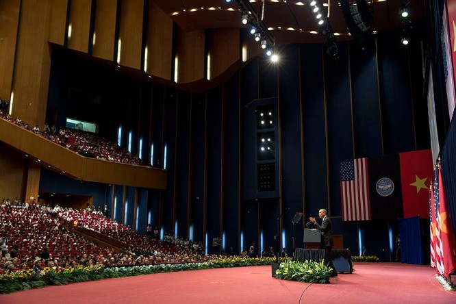 Ảnh Việt Nam đón Obama trang trọng và nồng hậu lên fanpage Nhà Trắng ảnh 12