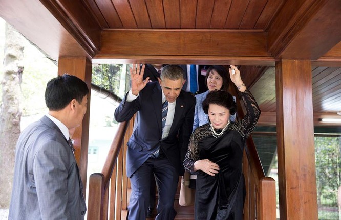Ảnh Việt Nam đón Obama trang trọng và nồng hậu lên fanpage Nhà Trắng ảnh 5