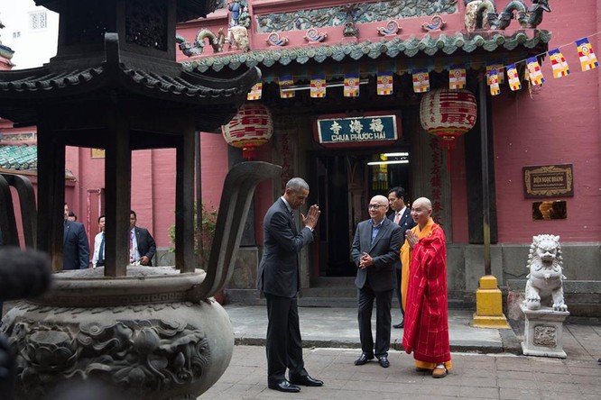 Ảnh Việt Nam đón Obama trang trọng và nồng hậu lên fanpage Nhà Trắng ảnh 9