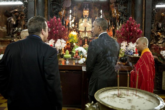 Ảnh Việt Nam đón Obama trang trọng và nồng hậu lên fanpage Nhà Trắng ảnh 10