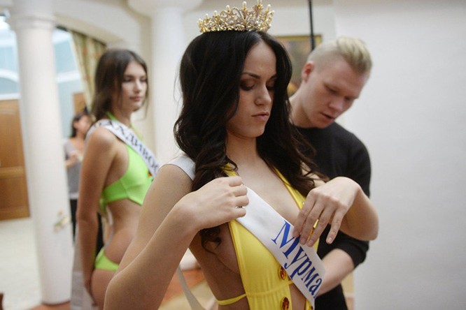 Đột nhập hậu trường phần thi bikini của nhan sắc Nga ảnh 9