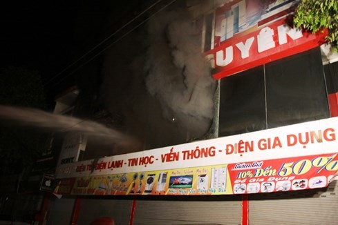 Cháy siêu thị điện máy lớn bậc nhất tỉnh Quảng Trị ảnh 1