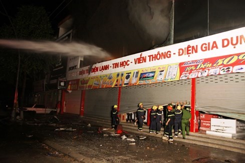 Cháy siêu thị điện máy lớn bậc nhất tỉnh Quảng Trị ảnh 3