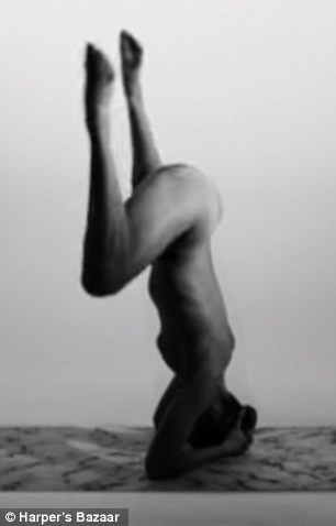Video: Yoga khoả thân nghệ thuật hút hồn người xem ảnh 4