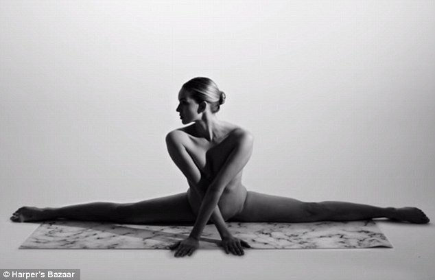 Video: Yoga khoả thân nghệ thuật hút hồn người xem ảnh 11