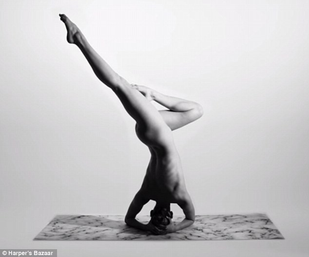 Video: Yoga khoả thân nghệ thuật hút hồn người xem ảnh 6