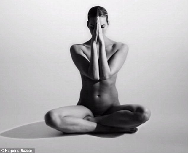 Video: Yoga khoả thân nghệ thuật hút hồn người xem ảnh 9