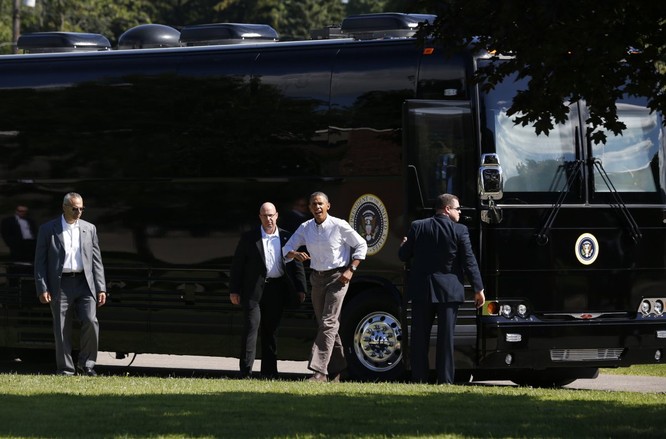 Video: Cận cảnh xe buýt bọc thép của Tổng thống Obama ảnh 3