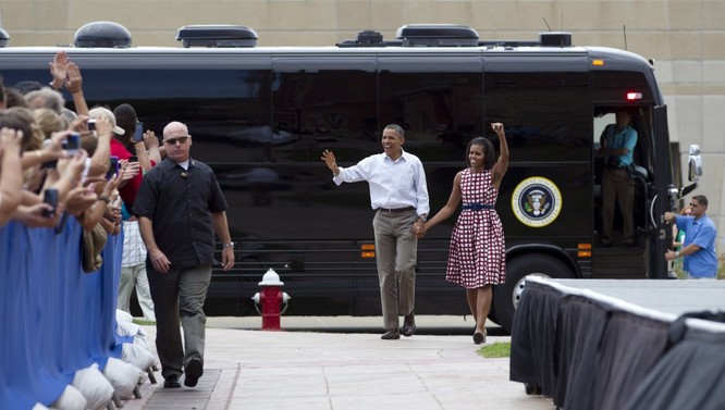 Video: Cận cảnh xe buýt bọc thép của Tổng thống Obama ảnh 11