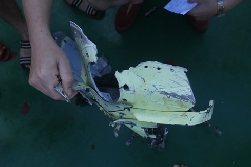 Tìm thấy thêm 2 thi thể của phi công CASA-212 và nhiều mảnh vỡ của Su-30MK2 ảnh 14
