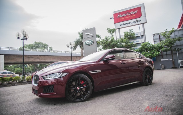 Cận cảnh "báo đỏ" Jaguar XE-S đầu tiên Việt Nam ảnh 3