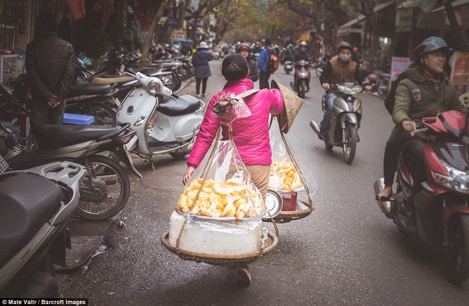 Giật mình hình ảnh phố phường Hà Nội trên báo Anh ảnh 16