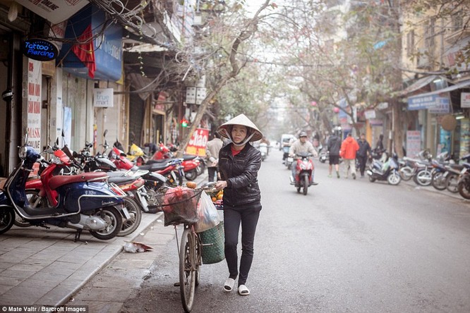 Giật mình hình ảnh phố phường Hà Nội trên báo Anh ảnh 17