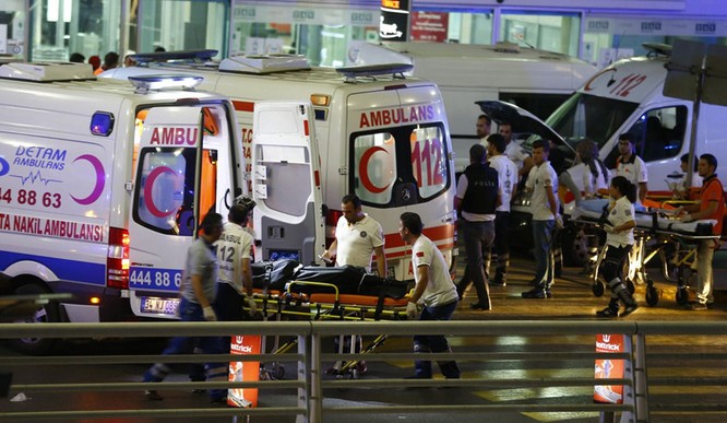 Sây bay Thổ Nhĩ Kỳ hỗn loạn sau vụ đánh bom đẫm máu ảnh 3