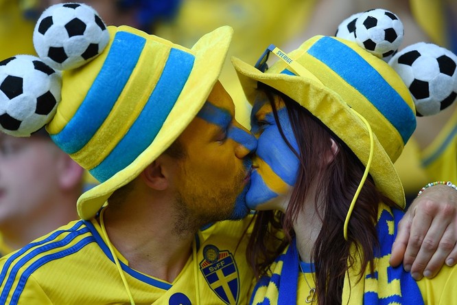 1001 kiểu nụ hôn tại Euro 2016 ảnh 10