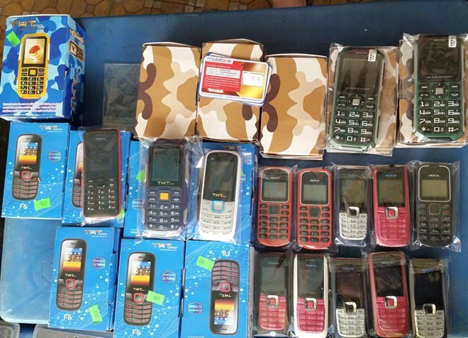 TP.HCM: Nở rộ hình thức mua SIM tặng điện thoại ảnh 1