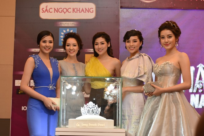 Cận cảnh chiếc vương miện Hoa hậu Việt Nam 2016 trị giá 2,2 tỷ đồng ảnh 1