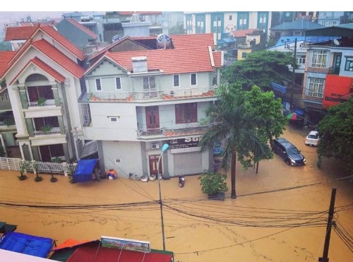 Video: Quảng Ninh thành biển nước sau trận mưa lớn ảnh 3