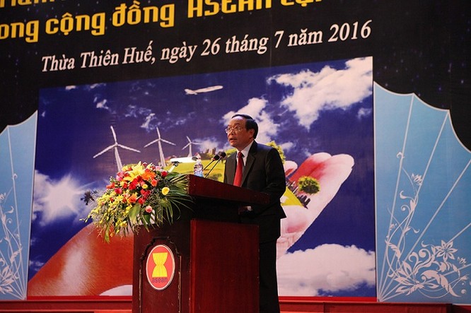 Ông Nguyễn Văn Cao, Phó Bí thư Tỉnh ủy, Chủ tịch Ủy ban nhân dân tỉnh Thừa Thiên Huế, phó Trưởng Ban chỉ đạo Triển lãm phát biểu tại Lễ Khai mạc.