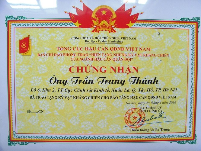 Giấy chứng nhận “Hiến tặng kỷ vật kháng chiến” do Tổng cục Hậu cần QĐND Việt Nam cấp cho tôi trong lần tặng kỷ vật cho Bảo tàng ngày 28/4/2016.