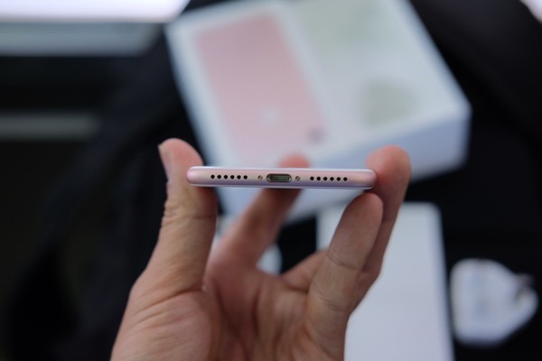 Mở hộp iPhone 7 đầu tiên về Việt Nam, giá gần 34 triệu đồng ảnh 10