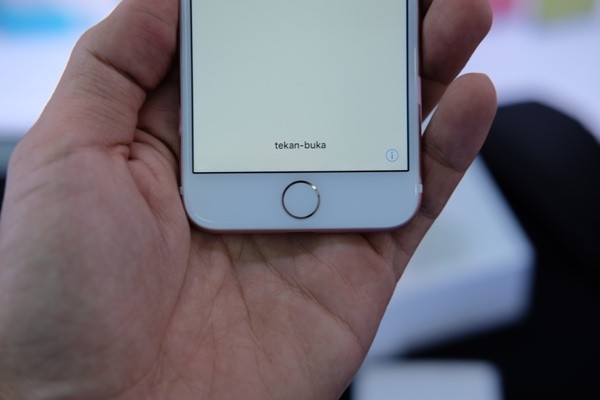 Mở hộp iPhone 7 đầu tiên về Việt Nam, giá gần 34 triệu đồng ảnh 8