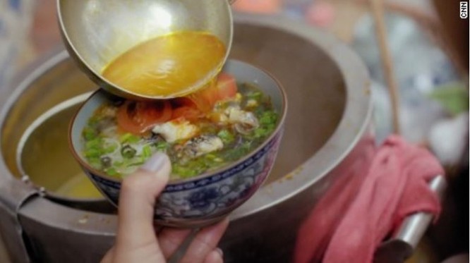 Video: Thêm bún ốc Hà Nội khiến đầu bếp Anthony Bourdain "mê mệt" ảnh 1