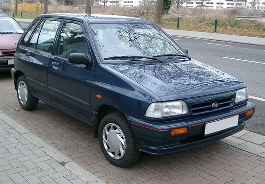 Sự lựa chọn tiếp theo cũng vẫn là một cái tên của thương hiệu xe Hàn Quốc - Kia Pride CD, sản xuất từ khoảng 2000-2004. Đây là mẫu xe 