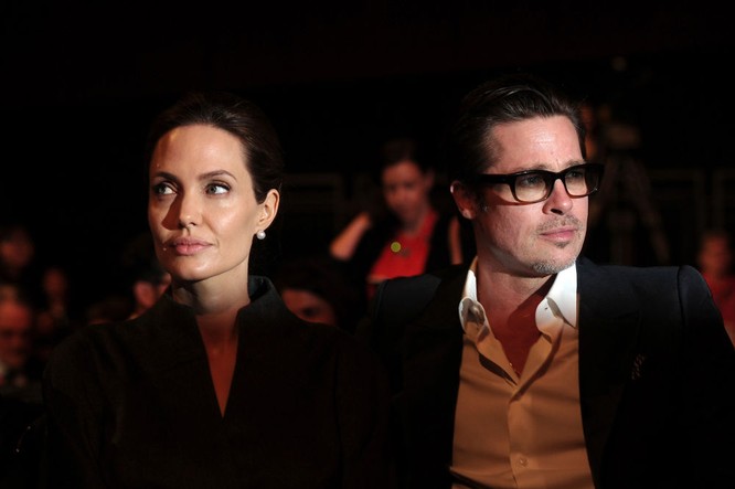 ác diễn viên Mỹ Angelina Jolie và Brad Pitt Đọc thêm: http://vn.sputniknews.com/photo/20160921/2410442/angelina-jolie-brad-pitt.html
