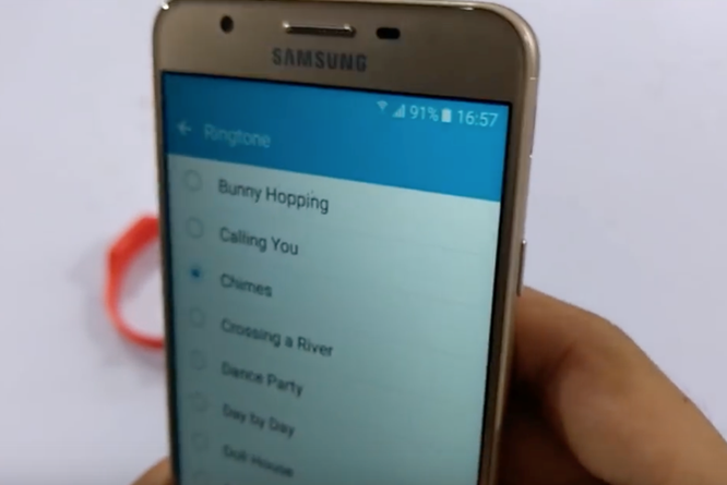 Video: Galaxy J7 Prime vẫn mượt sau màn dìm nước ảnh 7