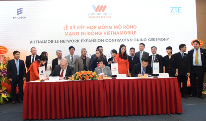 Lễ kí kết mở rộng mạng lưới viễn thông giữa Vietnamobile và các đối tác mạng lưới, Ericsson và ZTE.