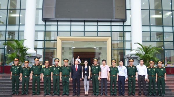 Bộ trưởng Trương Minh Tuấn tặng phim tài liệu cho Học viện Chính trị-Bộ Quốc phòng ảnh 2