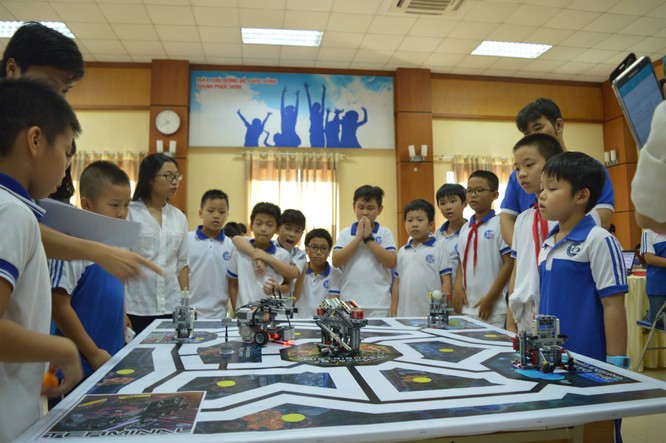 Hơn 500 “kỹ sư robot” nhí trổ tài lắp ghép, lập trình robot ảnh 1