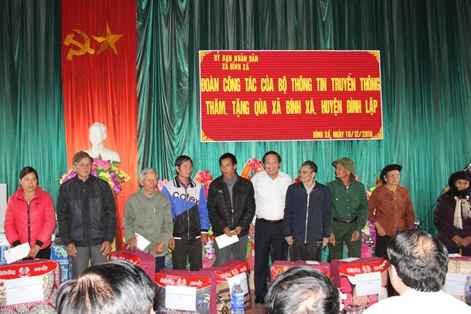 Bộ trưởng Trương Minh Tuấn thăm hỏi, động viên CBCS và nhân dân trên địa bàn huyện Đình Lập ảnh 6