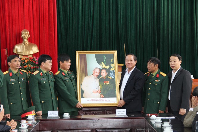 Bộ trưởng Trương Minh Tuấn thăm hỏi, động viên CBCS và nhân dân trên địa bàn huyện Đình Lập ảnh 1
