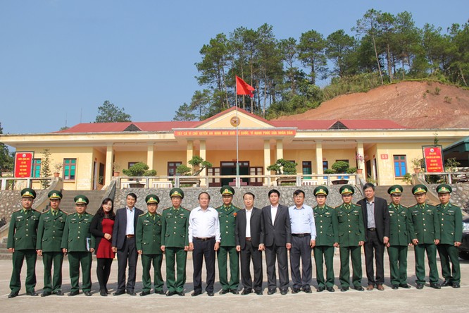 Bộ trưởng Trương Minh Tuấn thăm hỏi, động viên CBCS và nhân dân trên địa bàn huyện Đình Lập ảnh 5