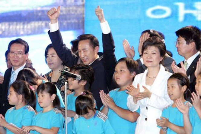 21 bức ảnh "biết nói" về nữ Tổng thống đầu tiên của Hàn Quốc ảnh 13