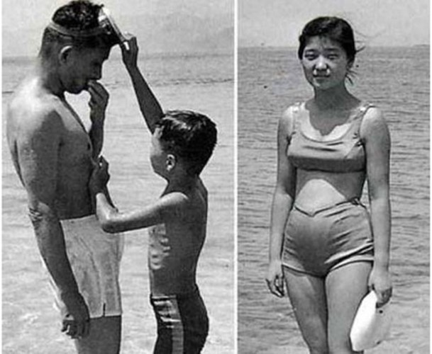 Năm 1961, cha bà tiến hành đảo chính và trở thành Tổng thống Hàn Quốc vào 2 năm sau đó. Gia đình bà gồm 5 người chuyển vào điện Cheongwadae đầu năm 1964.