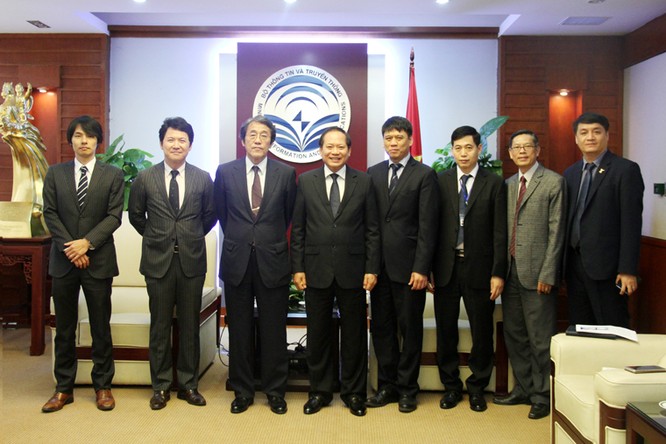 Bộ trưởng: CNTT-TT là nguồn lực quan trọng giúp thu hẹp khoảng cách Việt Nam với thế giới ảnh 2