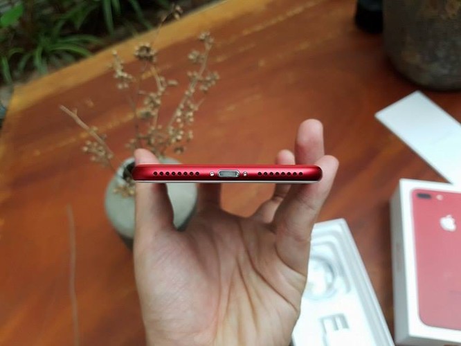 Cận cảnh chiếc iPhone 7 Plus màu đỏ đầu tiên tại Hà Nội ảnh 7