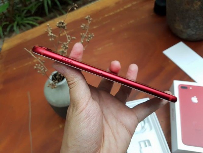 Cận cảnh chiếc iPhone 7 Plus màu đỏ đầu tiên tại Hà Nội ảnh 6